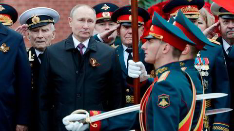 Vesten er spent på hva president Vladimir Putin vil si på seiersdagen 9. mai. Her fra markeringen i fjor.