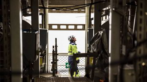 Det er på tide å gi fastlandsnæringene og folk et pusterom, dempe inflasjonspresset og få ned rentene, skriver Lan Marie Berg.