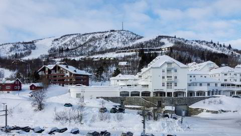 Én av de største og mest påkostede leilighetene på Dr. Holms Hotel på Geilo skal test markedet i påsken. Leiligheten ligger i en fløy til høyre og bakerst på dette bildet.