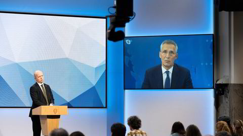 Finansminister Trygve Slagsvold Vedum presenterte Jens Stoltenberg som ny sentralbanksjef 4. februar.