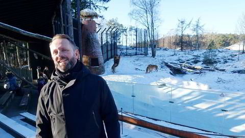 Etter noen stille uker, gikk bestillingene i taket for Per Arnstein Aamot og Kristiansand Dyrepark da Norge på ny stengte ned. I bakgrunnen serveres dagens løvemat.