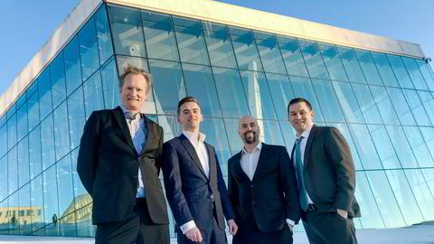 Fra venstre til høyre: styreleder Bjørn Zachrisson, konsernsjef Ola Stene-Johansen, teknologidirektør Christian Rustad og finansdirektør Ben Miklozek i Harmonychain.