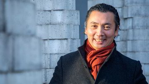 Storebrand Asset Managements leder for allokering og globale renter, Olav Chen, tror en styrket dollar har bidratt til høyere aksjekurser på Oslo Børs.