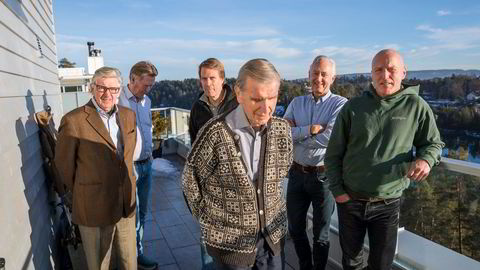 Flere Magseis Fairfield-aksjonærer ønsker nå at selskapet granskes. Her er fem aksjonærer samlet hjemme hos Anders Farestveit på Nesøya i Asker. Rabbe Lund (fra venstre), Jan Drange (ikke aksjonær, men tidligere styremedlem), Jan Grimnes, Anders Farestveit, Morten Svendsen og Dag Winquist.