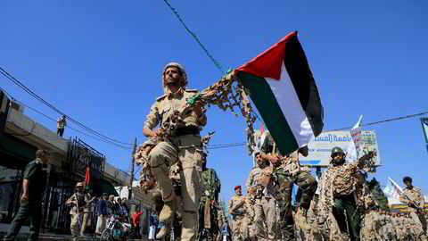 Houthi-soldater I Jemens hovedstad Sanaa marsjerer i solidaritet med palestinerne i Gaza.