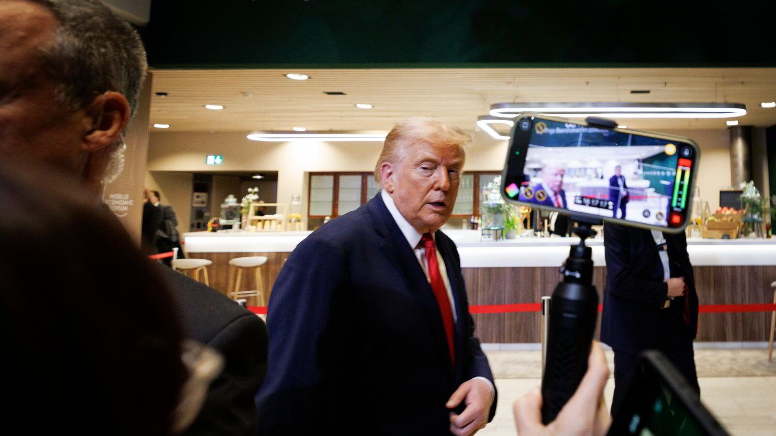 Vi har ham nå - la bourse, c'est moi