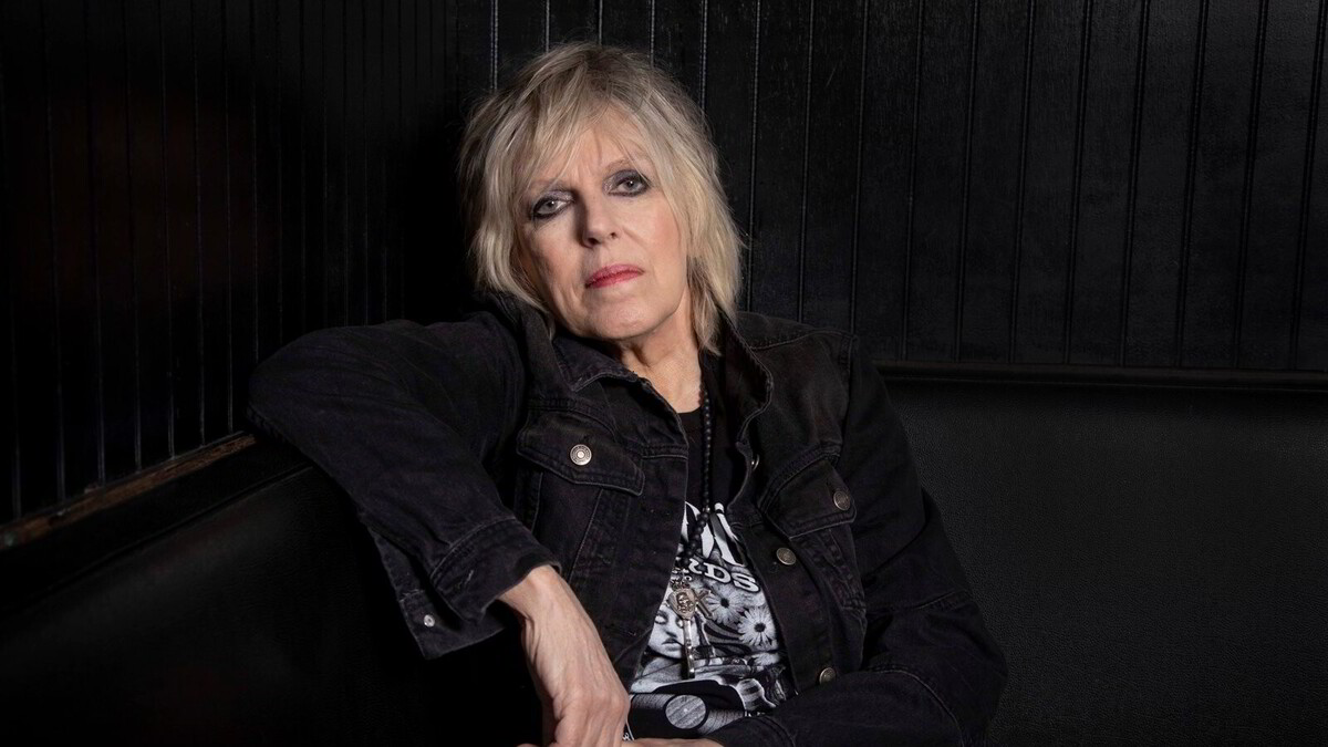 Anmeldelse av albumene &laquo;World's Gone Wrong&raquo; av Lucinda Williams og &laquo;Sad and Beautiful World&raquo; av Mavis Staples. (+)