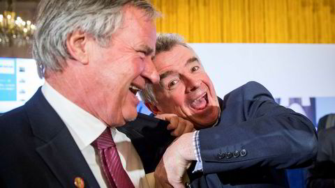 Michael O'Leary i Ryanair forsøker å gripe dypt ned i innerlommen til Norwegian-sjef Bjørn Kjos under Airlines for Europes årlige konferanse.