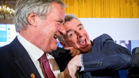 Michael O'Leary i Ryanair forsøker å gripe dypt ned i innerlommen til Norwegian-sjef Bjørn Kjos under Airlines for Europes årlige konferanse.