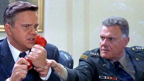 «Would you miss it», sa USAs president, spilt av Tim Robbins (til venstre), om månen i filmen «Austin Powers: The Spy Who Shagged Me».