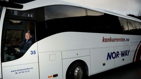 Daglig leder Tom Roger Øydne i ekspressbusselskapet Konkurrenten.no mener det er elendig bruk av offentlige midler å subsidiere togbillettene med stadig flere millioner.
