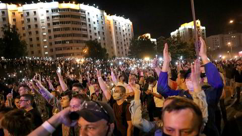 Det var store demonstrasjoner i Minsk søndag kveld i kjølvannet av presidentvalget.