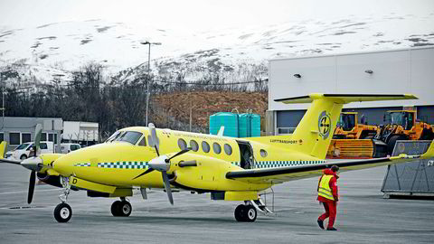 Den statlig eide Luftambulansetjenesten er blitt kritisert for å ha valgt tilbudet med lavest kvalitet for å spare 300 millioner kroner på den seks år lange kontrakten. Her luftambulansefly på Tromsø Lufthavn. Foto: Rune Stoltz Bertinussen/NTB Scanpix