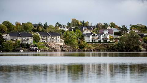 Det er svært tvilsomt om Fylkesmannen kan og bør gripe inn når en kommune velger å regulere et område til landbruks-, natur- og friluftsområde, slik Moss kommune har gjort, skriver Valgerd Svarstad Haugland. Bildet viser eneboliger i Moss. Illustrasjonsfoto.