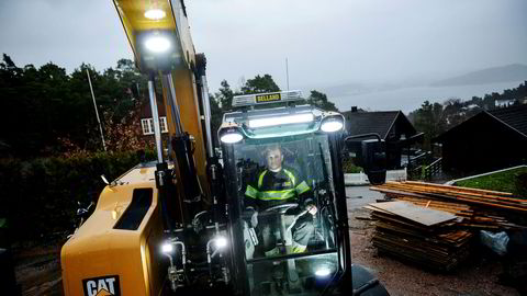 Daglig leder Lasse Belland i Belland Graving as var denne uken selv ute med gravemaskin i Kristiansand. Men han har sagt opp avtalen om å jobbe på E18-prosjektet, fordi han da måtte ha fagorganisert arbeiderne.