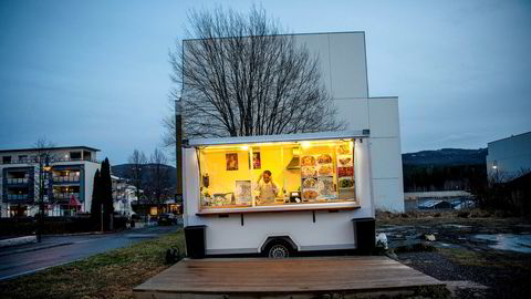 Wantakan Sveen driver gatekjøkkenet Siam Thai Takeaway midt i Jevnaker sentrum.