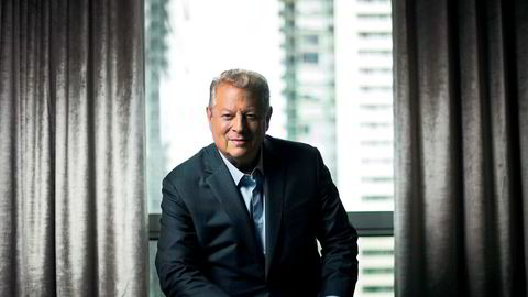 Tidligere visepresident i USA Al Gore grunnla investeringsfondet Generation sammen med David Blood. Ifølge innleggsforfatteren ser Generation etter selskaper som bidrar til et bedre klima, rettferdig fordeling, sunnhet og trygghet for mennesker.