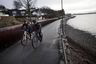 PÅ VEI TIL JOBB: Hesselberg sykler én mil til og fra jobben i Stavanger hver dag. Her sammen med kollega Kjetil Årsand. FOTO: TOMAS ALF LARSEN