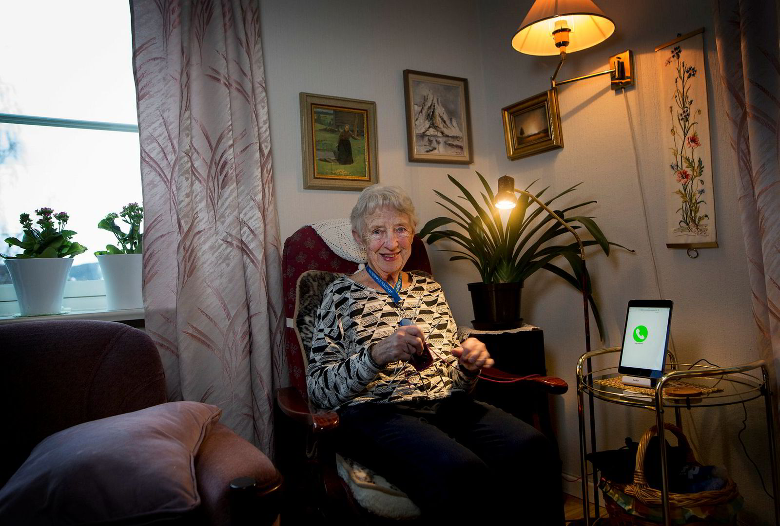 Karin Svenningensen synes det er fint å kunne rehabiliteres hjemme i egen leilighet.