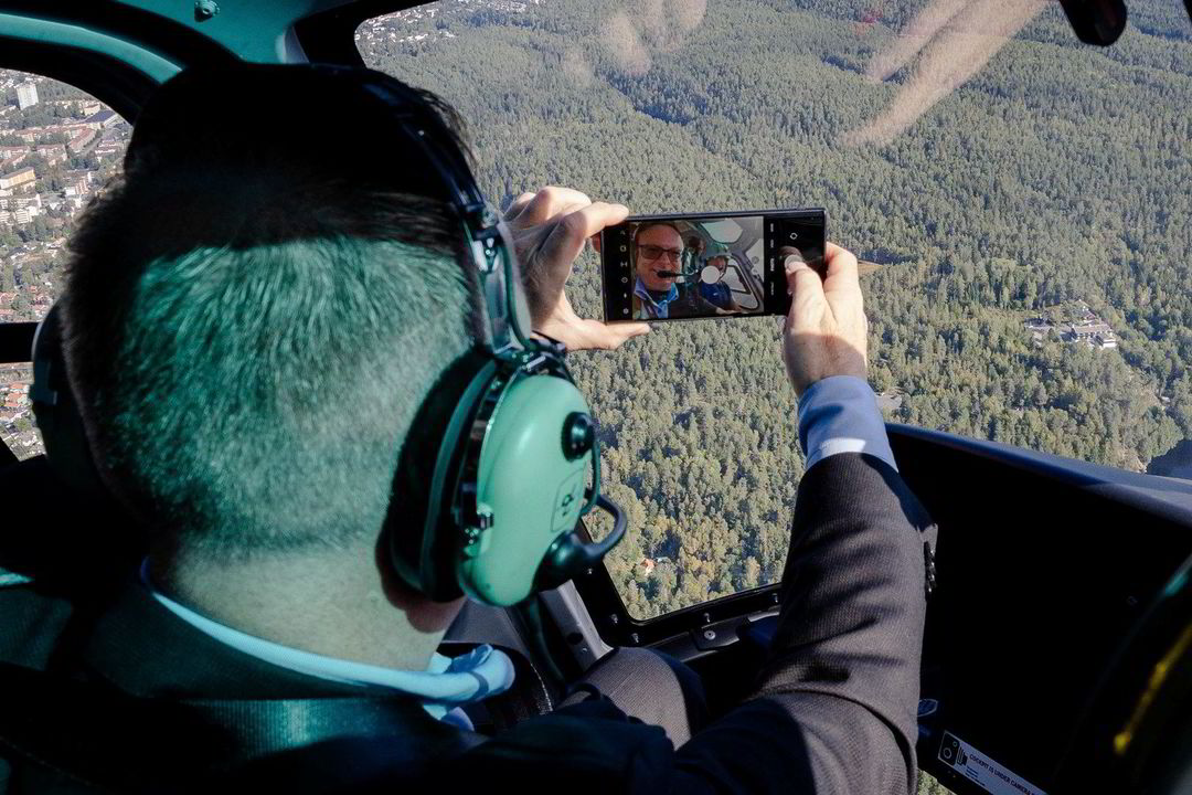 Ole Christian Melhus sees an opportunity to take a selfie with himself and pilot Arild Ystanes.