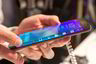 Samsung Galaxy Note Edge kombinerer en ekstra, bøyd skjerm, elektromagnetisk penn og høy skjermoppløsning til den mest innovative mobile brukeropplevelsen i verden, ifølge juryen. Vinner i klassen «Wireless Handsets»