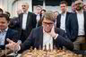 Jan Petter Sissener møtte verdensmester i sjakk Magnus Carlsen under et arrangement av Carlsens sponsor Arctic Security.