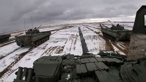 Russiske og hviterussiske stridsvogner driver øvelse 2. februar ikke langt fra grensen til Ukraina.