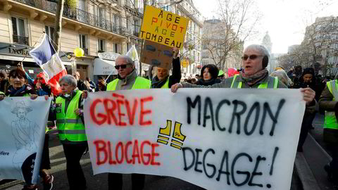 «De gule vestene» i protest mot president Emmanuel Macron og hans pensjonsreform i Paris i forrige uke. 2019 ble protestenes år.