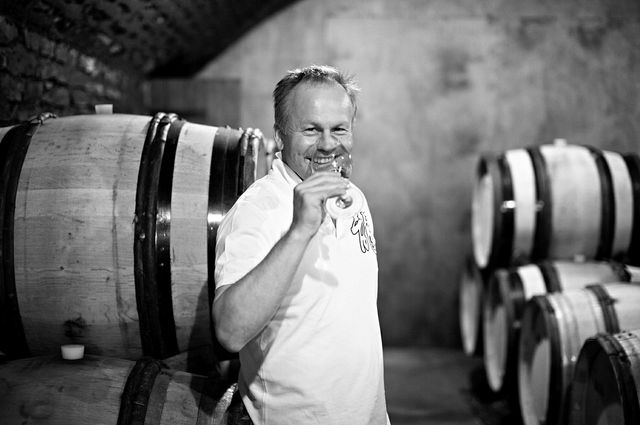 Étienne de Montille kommer fra en burgundfamilie som har drevet med vinproduksjon siden 1700-tallet. Han dro i 2016 til California for å utforske nytt terroir.