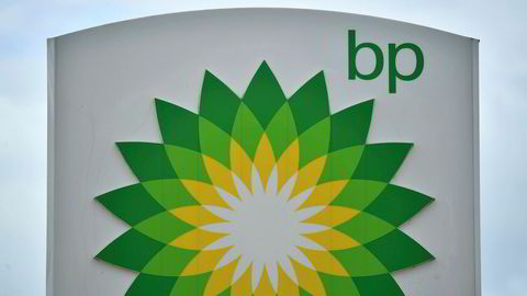 BP er et av verdens største oljeselskap. Nå må de betale nesten to millioner kroner for å ha sparket en av sine ansatte.