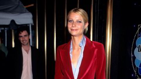 Nissedrakt. Gwyneth Paltrows røde Gucci-dress fra 1996 er også et stiligere alternativ til det (u)heldige familiemedlemmet som må være nisse på julaften.