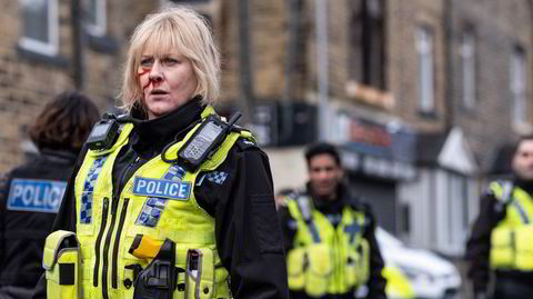 Det går hardt for seg, også når Catherine Cawood (Sarah Lancashire) skal etterforske den illegale delen av farmasøytindustrien i Calder Valley.