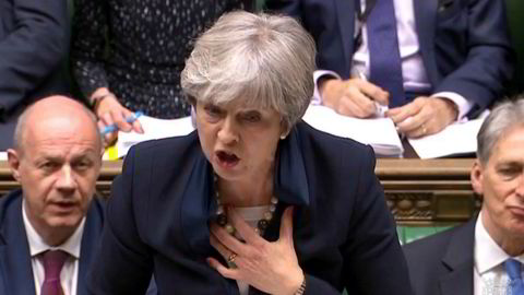 Theresa May taler til det britiske underhuset, der hun nå har gått på et brexit-nederlag.