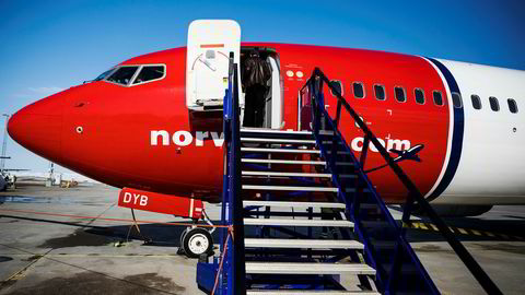 Det kan bli dyrere å fly med Norwegian og andre flyselskaper hvis flypassasjeravgiften stiger.