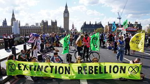 Aktivister fra gruppen Extinction Rebellion blokkerte London Bridge på langfredag. Er det eneste etiske korrekte i møte med klimakrisen sivil ulydighet?