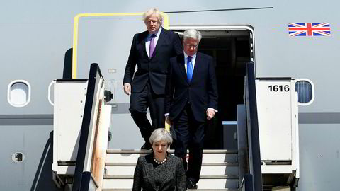 Britenes statsminister Theresa May, fulgt av forsvarsminister Michael Fallon og utenriksminister Boris Johnson på vei til et Nato-toppmøte i Brussel i mai.