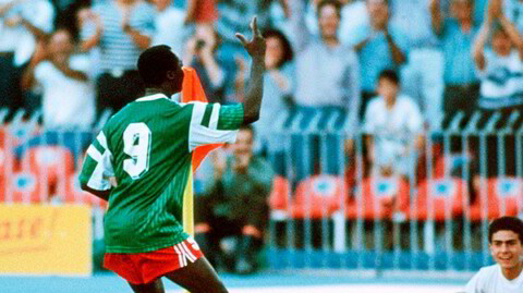Italia 1990. Under fotball-VM i 1990 feiret Kameruns Roger Milla hvert av sine fire mål ved å danse foran hjørneflagget.