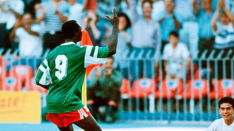 Italia 1990. Under fotball-VM i 1990 feiret Kameruns Roger Milla hvert av sine fire mål ved å danse foran hjørneflagget.