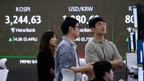 Ved valutadesken hos Hana Bank i Seoul ventes det på nyheter fra USA og en mulig avtale med Sør-Korea. Det er en avventende, og nervøs stemning, ved Asia-børsene onsdag formiddag.