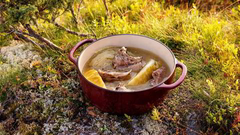 Høstgryte #1. Nykokt fårikål smaker best i fjellheimen.