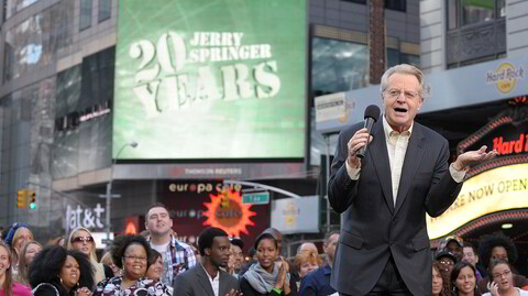 Jerry Springer spiller inn 20-årsjubileumsepisoden av «The Jerry Springer Show» på Times Square i New York i oktober 2010.