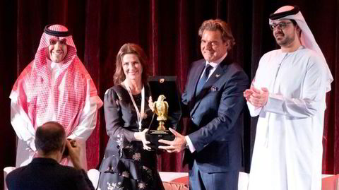 I oktober 2021 får prinsesse Märtha Louise «The Ritossa Lifetime Achievement Award» av den omstridte forretningsmannen sir Anthony Ritossa. Bildet er hentet fra Anthony Ritossas Likedin-profil.