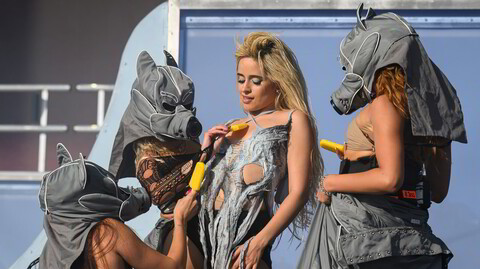 Splitt eller Kjempe-Yes? Albumaktuelle Camila Cabello koste seg med ispinner på Glastonburyfestivalen forrige uke.