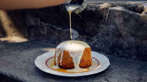 Varmer. Få ting varmer mer på høsten enn en av britenes mange versjoner av dampet kake, eller «steamed pudding». «Steamed syrup pudding» er en ekte klassiker, så vel som «spotted dick», «bread and butter» og «sticky date pudding».