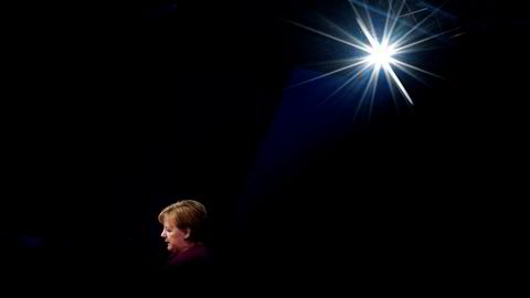 Mandag åpnet forbundskansler Angela Merkel partikongressen til det konservative partiet, CDU. Kongressen avholdes for formelt å godkjenne en fortsatt regjeringskoalisjon med sosialdemokratene, SPD. Det endelige svaret på om det blir en ny storkoalisjon, kommer likevel ikke før søndag da resultatet av SPDs uravstemning blir offentlig.