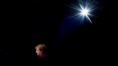 Mandag åpnet forbundskansler Angela Merkel partikongressen til det konservative partiet, CDU. Kongressen avholdes for formelt å godkjenne en fortsatt regjeringskoalisjon med sosialdemokratene, SPD. Det endelige svaret på om det blir en ny storkoalisjon, kommer likevel ikke før søndag da resultatet av SPDs uravstemning blir offentlig.