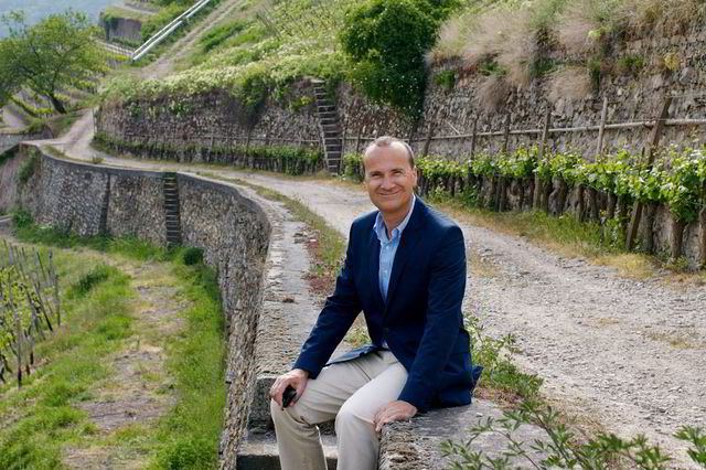 Dieter Greiner er Kloster Eberbachs mangeårige sjef. Her i vinmarken Höllenberg i Assmannshausen.