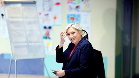 Partileder Marine Le Pen varsler at Nasjonal front skal «diskutere saken bredt» med partimedlemmer.