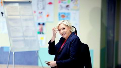 Partileder Marine Le Pen varsler at Nasjonal front skal «diskutere saken bredt» med partimedlemmer.