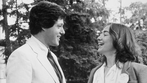 «Rodham» forestiller seg Hillary Rodhams liv hvis hun ikke hadde giftet seg med Bill Clinton. Her er paret på besøk på Wellesley College i 1979, der Hillary var student på tampen av 60-tallet. Talen hun holdt under eksamensseremonien havnet i Life Magazine.